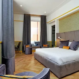 Konukevi Five, Roma